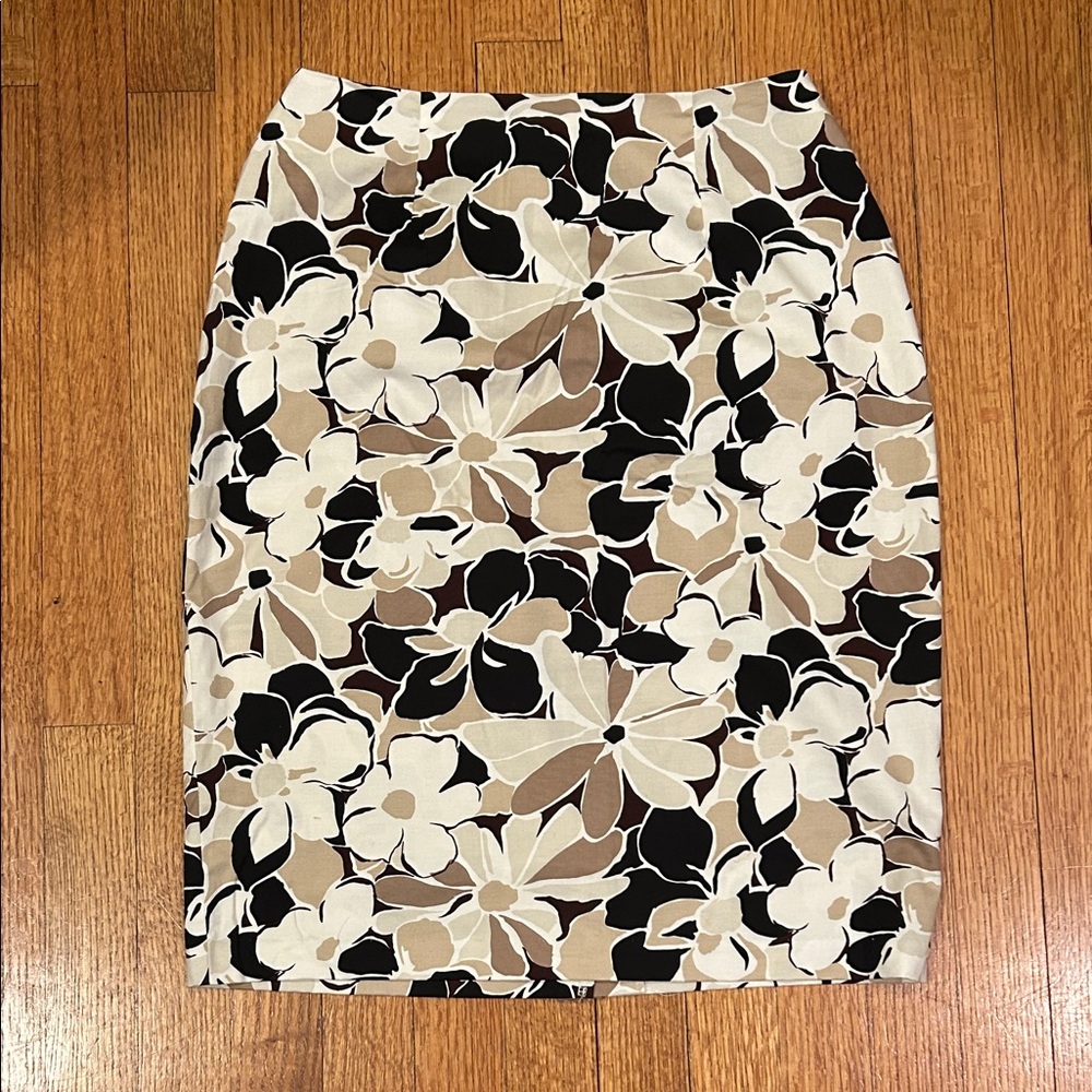Women's Floral Pencil Skirt - Black & Cream Floral Size 6
